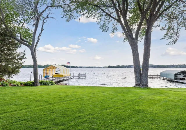 Homes for sale in Wayzata, MN | 3035 Casco Point Rd, Wayzata, MN 55391 | MLS# 7084416