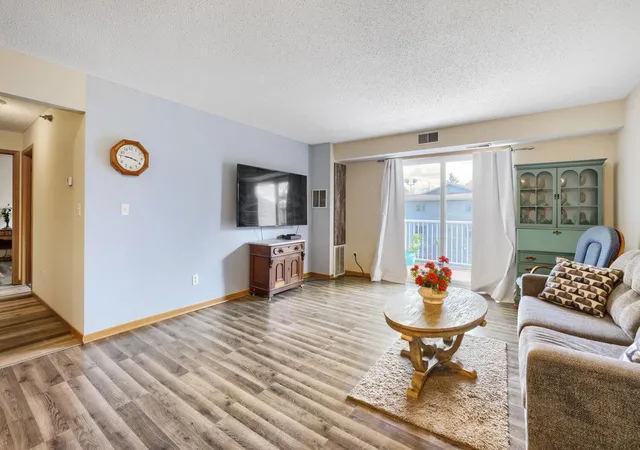 3rd image of 880 Lyn Wy #304, Hastings, MN 55033 | MLS# 7084461