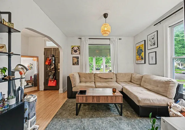 3rd image of 1095 12Th Ave Se, Minneapolis, MN 55414 | MLS# 7084468