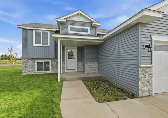 Photo 4 of Single family home for sale at 305 Kira Ct, Paynesville, MN 56362 | MLS# 7084490 | Listing updated on 2026-10-07