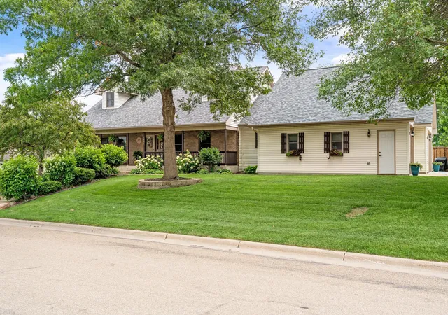 Homes for sale in Faribault, MN | 1845 Paulis Dr, Faribault, MN 55021 | MLS# 7084519