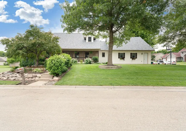 Homes for sale in Faribault, MN | 1845 Paulis Dr, Faribault, MN 55021 | MLS# 7084519