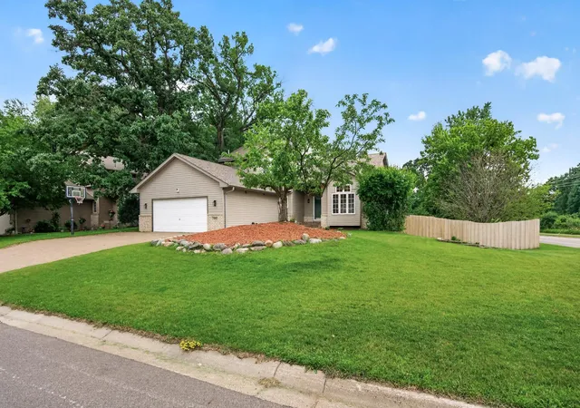Homes for sale in Oakdale, MN | 7001 46th St N, Oakdale, MN 55128 | MLS# 7084522