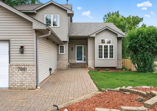 Homes for sale in Oakdale, MN | 7001 46Th St N, Oakdale, MN 55128 | MLS# 7084522