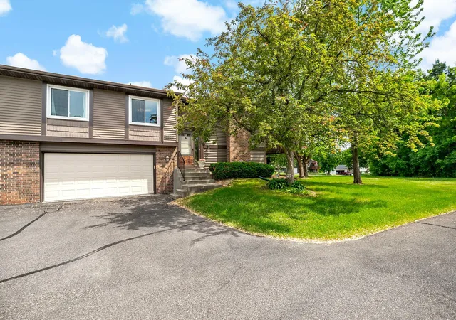 Homes for sale in Woodbury, MN | 2890 Castleford Ct, Woodbury, MN 55125 | MLS# 7084523