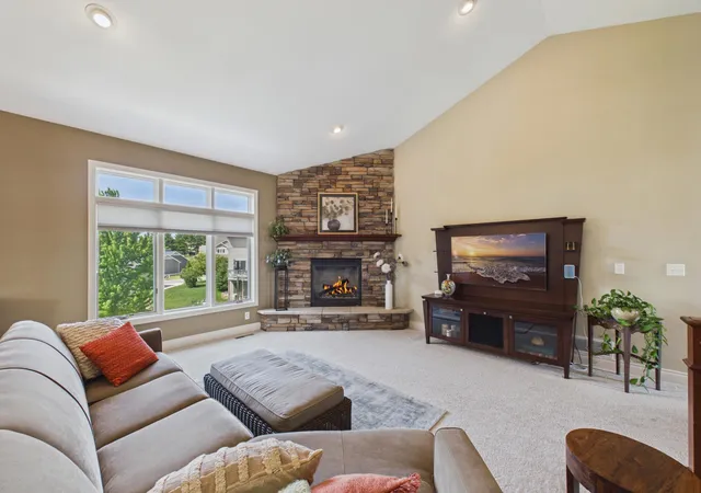 5th image of 1545 Century Knoll Ln Ne, Rochester, MN 55906 | MLS# 7084625