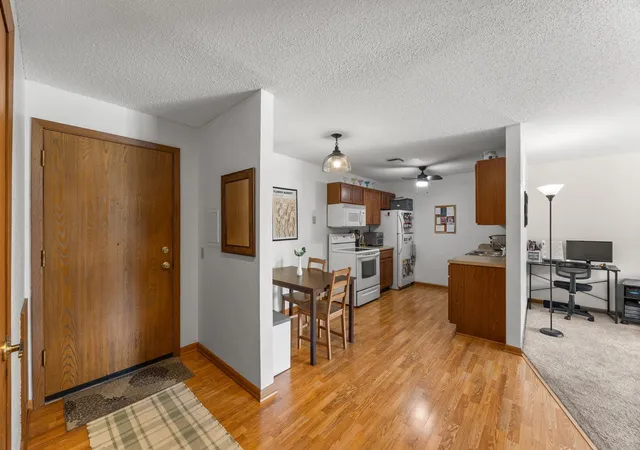 4th image of 4 Pine Tree Dr #212, Arden Hills, MN 55112 | MLS# 7084643
