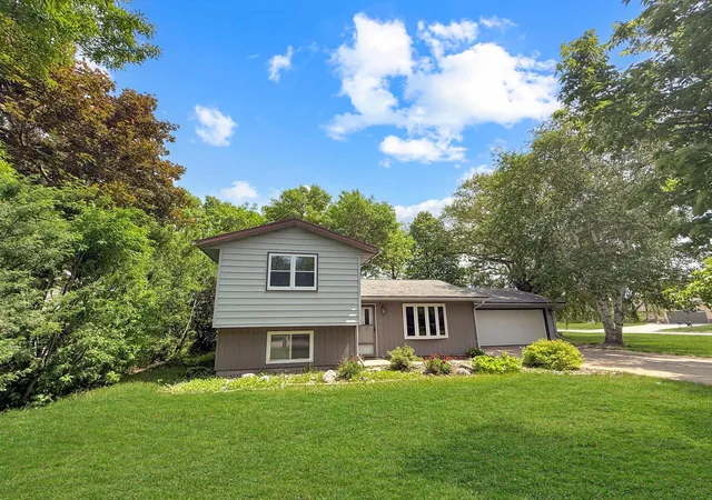 Photo 1 of Single family home for sale at 1413 12th Street Se, Willmar, MN 56201 | MLS# 7084675 | Listing updated on 2026-08-12