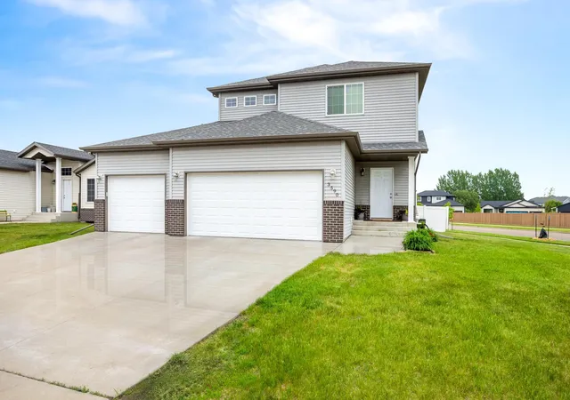 Homes for sale in Fargo, ND | 3590 49th St S, Fargo, ND 58104 | MLS# 7084729