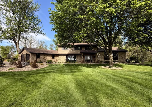 Homes for sale in Windom, MN | 41347 Us Hwy 71 N, Windom, MN 56101 | MLS# 7084763