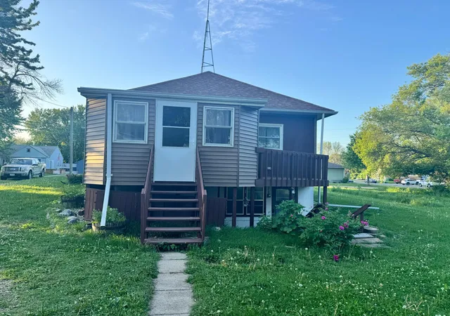 2nd image of 301 W 3rd St, Sherburn, MN 56171 | MLS# 7084820