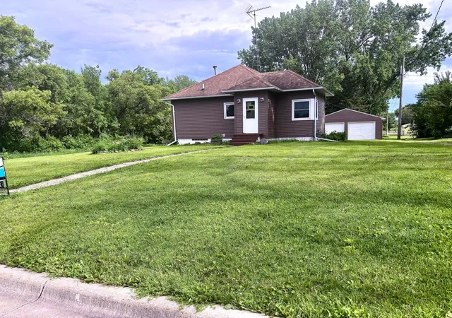 Homes for sale in Sherburn, MN | 301 W 3rd St, Sherburn, MN 56171 | MLS# 7084820