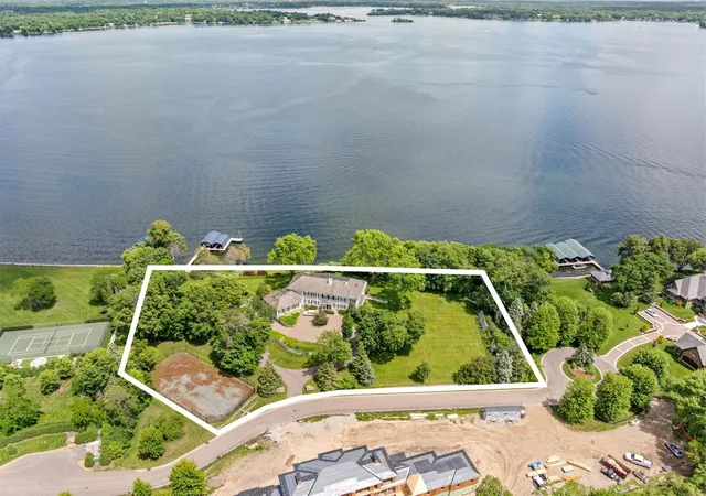 3rd image of 1480 Bracketts Point Rd, Wayzata, MN 55391 | MLS# 7084858