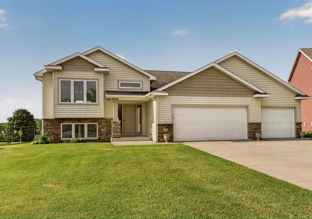 1st image of 4682 Arctic Ln Nw, Rochester, MN 55901 | MLS# 7084906