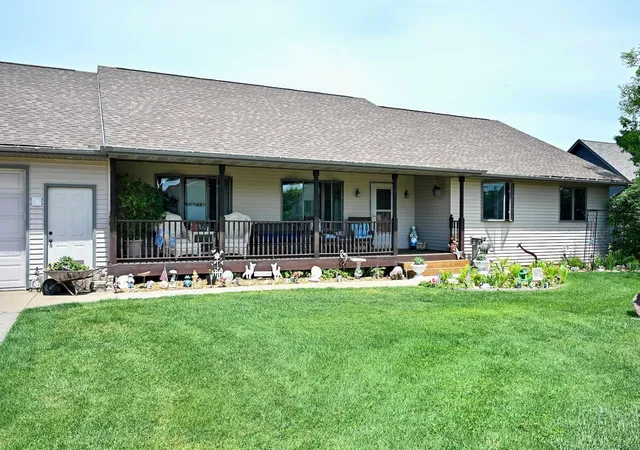 2nd image of 1429 Ridgewood Dr, Winona, MN 55987 | MLS# 7084985