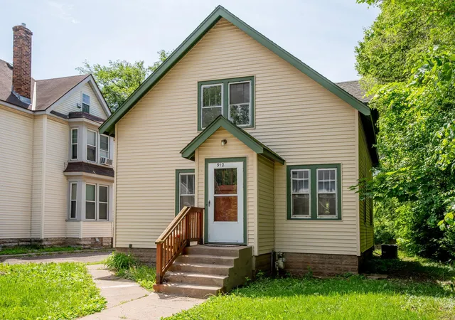 3rd image of 912 Fremont Ave, Saint Paul, MN 55106 | MLS# 7085004