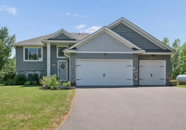 2nd image of 1850 357th Ave Ne, Cambridge, MN 55008 | MLS# 7085044