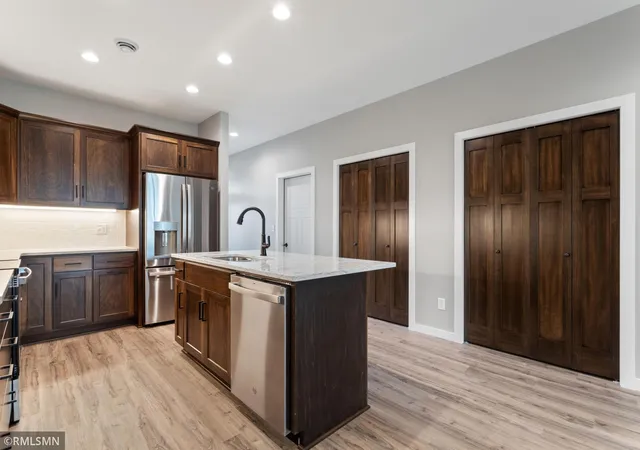 Photo 3 of Townhouse for sale at 406 Kottke Ct Se, Hutchinson, MN 55350 | MLS# 7085103 | Listing updated on 2026-08-27