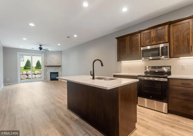 Photo 4 of Townhouse for sale at 406 Kottke Ct SE, Hutchinson, MN 55350 | MLS# 7085103 | Listing updated on 2026-08-27