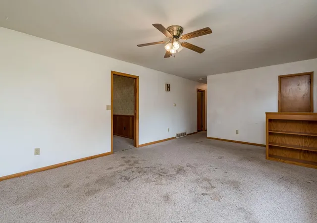 Homes for sale in Le Center, MN | 395 W Minnesota St, Le Center, MN 56057 | MLS# 7085158