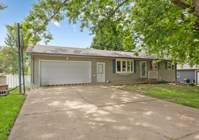 Homes for sale in Faribault, MN | 1401 Summer Ln, Faribault, MN 55021 | MLS# 7085199