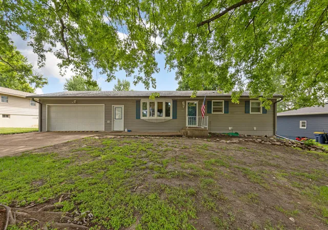 Homes for sale in Faribault, MN | 1401 Summer Ln, Faribault, MN 55021 | MLS# 7085199