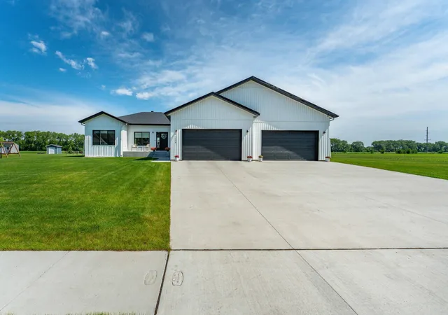 Homes for sale in Dilworth, MN | 1426 Summerwood Trl W, Dilworth, MN 56529 | MLS# 7085211