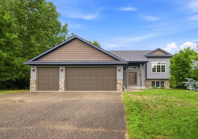 2nd image of 909 Winsome Wy Ne, Isanti, MN 55040 | MLS# 7085228