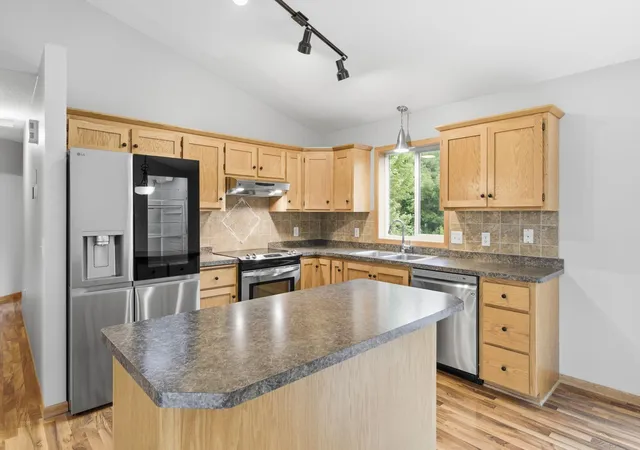 3rd image of 909 Winsome Wy Ne, Isanti, MN 55040 | MLS# 7085228