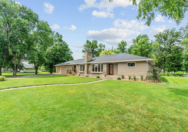 1st image of 719 Park Ave, Hamburg, MN 55339 | MLS# 7085235