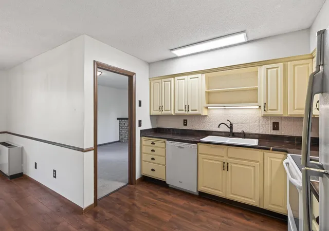 3rd image of 2200 Nevada Ave S #206, Minneapolis, MN 55426 | MLS# 7085258