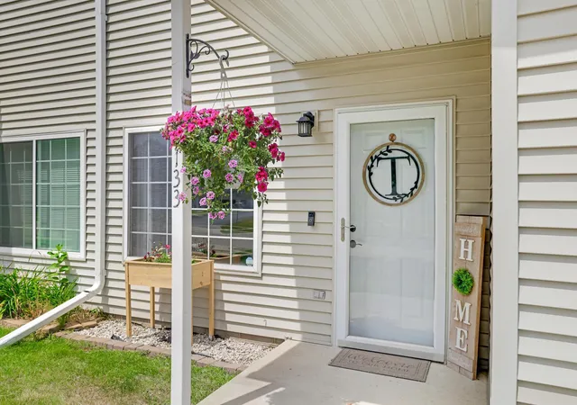 Photo 3 of Sale Pending at 5133 Weatherstone Dr Nw, Rochester, MN 55901 | MLS# 7085270 | Listing updated on 2026-08-27