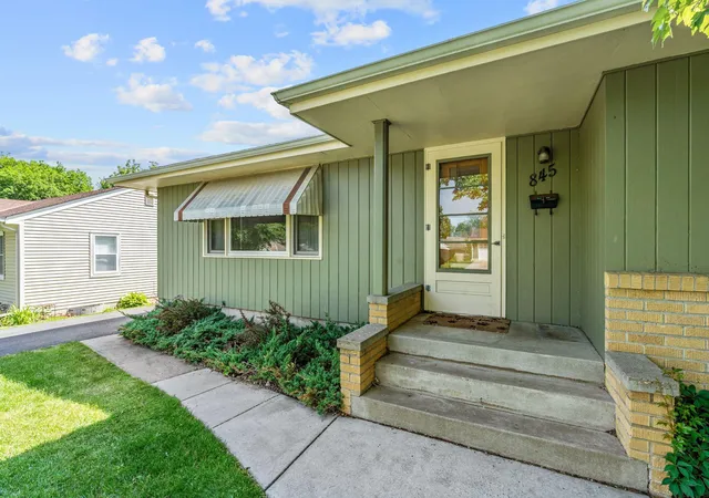 1st image of 845 Spencer St S, Shakopee, MN 55379 | MLS# 7085289