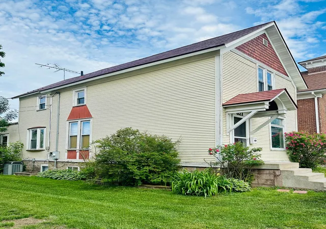 Photo 3 of Single family home for sale at 621 East Ave, Red Wing, MN 55066 | MLS# 7085304 | Listing updated on 2026-06-25