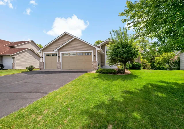 3rd image of 9800 Evergreen Ave N, Brooklyn Park, MN 55443 | MLS# 7085313