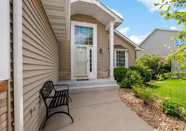 4th image of 9800 Evergreen Ave N, Brooklyn Park, MN 55443 | MLS# 7085313