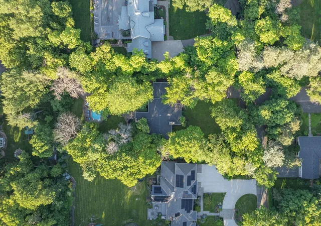 2nd image of 18150 Honeysuckle Ln, Wayzata, MN 55391 | MLS# 7085315