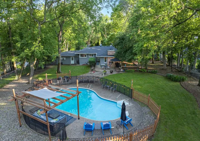 4th image of 18150 Honeysuckle Ln, Wayzata, MN 55391 | MLS# 7085315