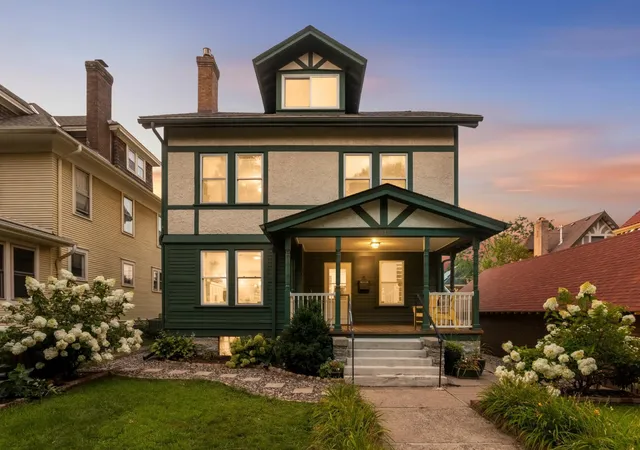 1st image of 1117 Portland Ave, Saint Paul, MN 55104 | MLS# 7085348