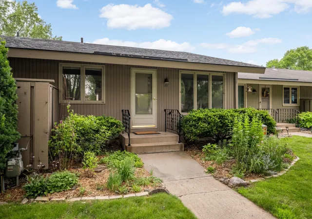 Photo 1 of Single family home for sale at 131 Windsor Ct, Saint Paul, MN 55112 | MLS# 7085350 | Listing updated on 2026-08-25