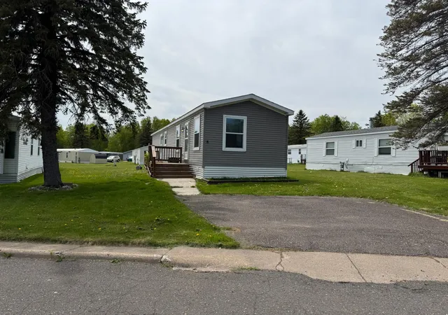 Homes for sale in Duluth, MN | 8 Holt Dr, Duluth, MN 55808 | MLS# 7085411