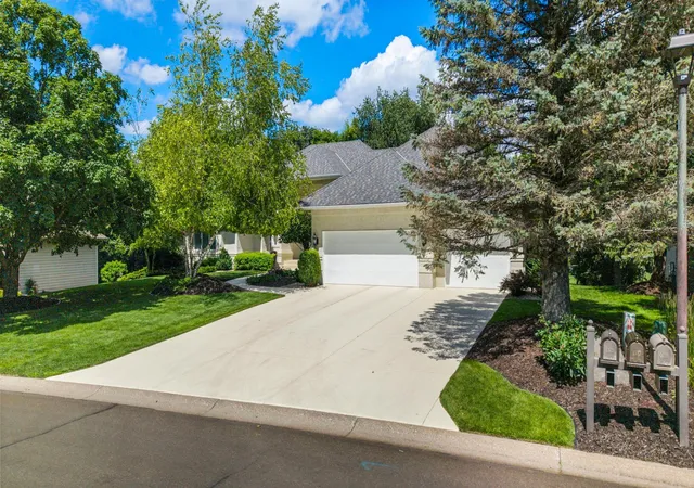 3rd image of 6985 Howard Ln, Eden Prairie, MN 55346 | MLS# 7085452