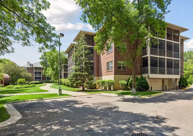 2nd image of 1350 Douglas Dr N #309, Minneapolis, MN 55422 | MLS# 7085455