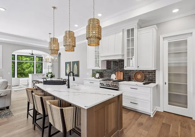 3rd image of 264 Wayzata Blvd E, Wayzata, MN 55391 | MLS# 7085464