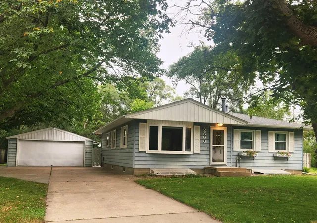 Single family home for sale at 2606 Pearl Ct SE, Rochester, MN 55904 | MLS# 7085512