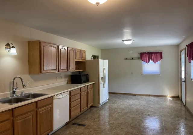 Photo 3 of Single family home for sale at 750 Greenwood Ave, Tracy, MN 56175 | MLS# 7085656 | Listing updated on 2026-09-03