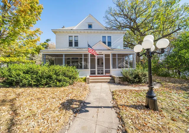 2nd image of 1115 Summit Ave, Detroit Lakes, MN 56501 | MLS# 7085673