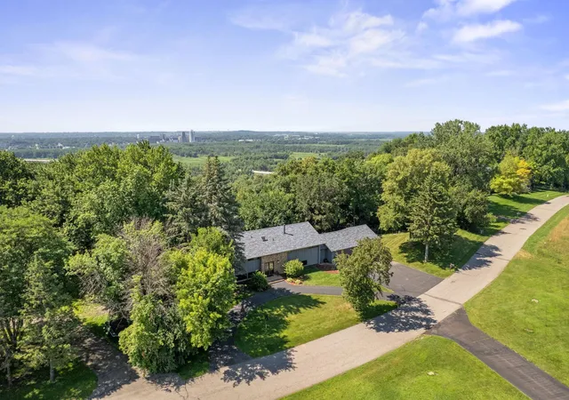 Photo 1 of Single family home for sale at 565 Lakota Ln, Chaska, MN 55318 | MLS# 7085707 | Listing updated on 2026-09-22