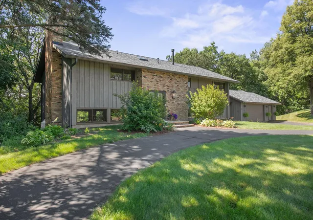 Photo 2 of Single family home for sale at 565 Lakota Ln, Chaska, MN 55318 | MLS# 7085707 | Listing updated on 2026-09-22
