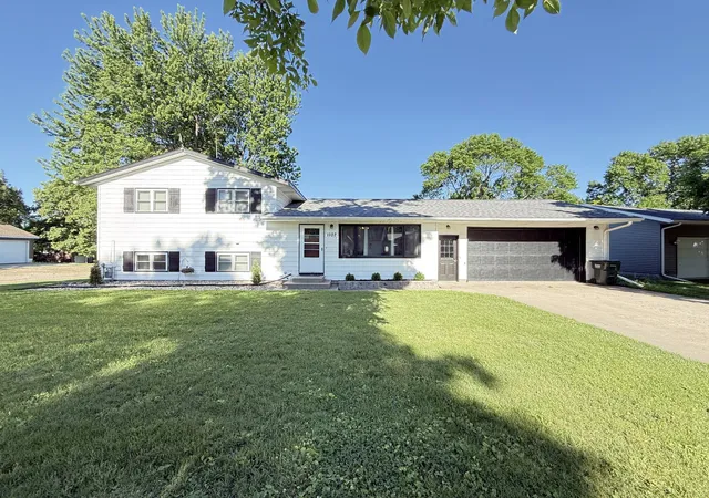 Photo 3 of Single family home for sale at 1107 4th Street Nw, Clara City, MN 56222 | MLS# 7085731 | Listing updated on 2026-08-19